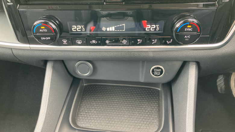 Nissan Qashqai 1.3 DiG-T MH 158 Acenta Premium 5dr Xtronic Petrol Hatchback